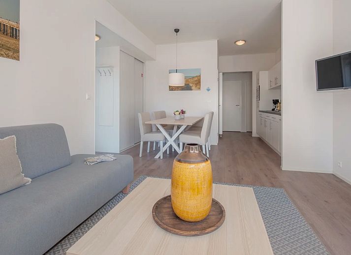 Enjoy the sunny terrace of Chalet in Bredene, a vacation home on the Belgian coast with modern outdoor space and comfortable seating.