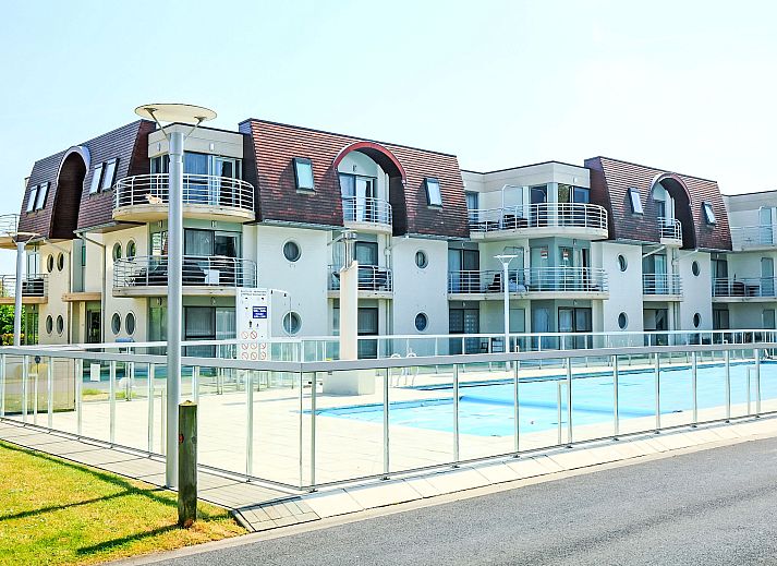 Cozy living room of Apartment Firenze 011 in Bredene, Belgian coast, with comfortable seating area and modern furnishings.