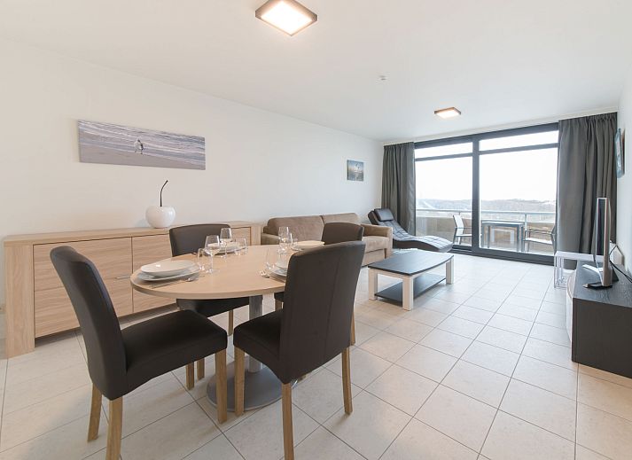 Spacious living room of Apartment Seaview 4 in Bredene, Belgian coast, ideal vacation accommodation with comfortable sitting area and modern furnishings.