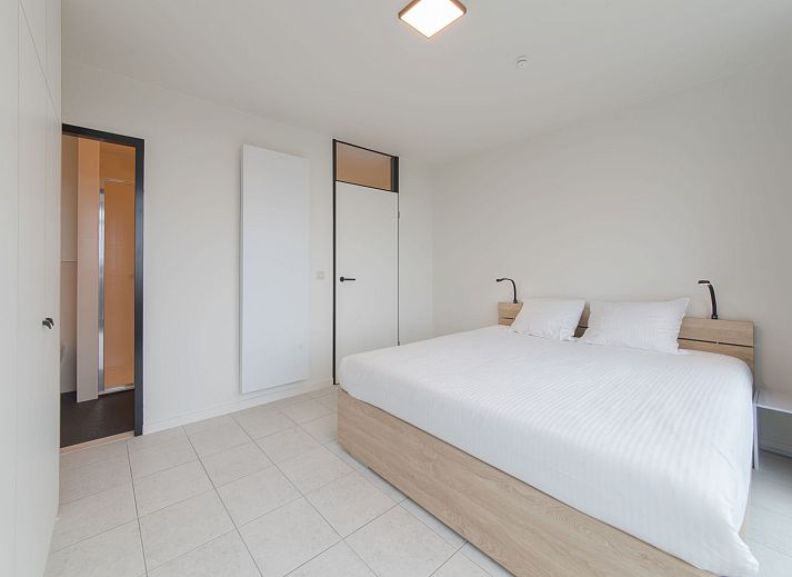 Spacious living room of Apartment Seaview 4 in Bredene, Belgian coast, ideal vacation accommodation with comfortable sitting area and modern furnishings.