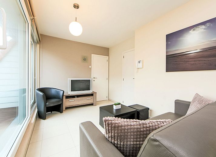 Bright interior space of Apartment Residentie Havenhuys in Bredene on the Belgian coast, with modern kitchen and cozy sitting area.