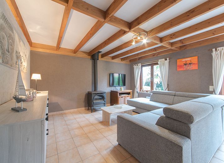 Geniessen Sie die sonnige Terrasse des Ferienhauses Visserhuis 09/20 in Bredene an der belgischen Kueste. Perfekt fuer entspannte Mahlzeiten im Freien.