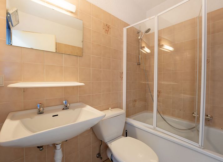 Cozy interior space of Apartment Studio 62-705 in Bredene, Belgian coast, with kitchen and comfortable sitting area.