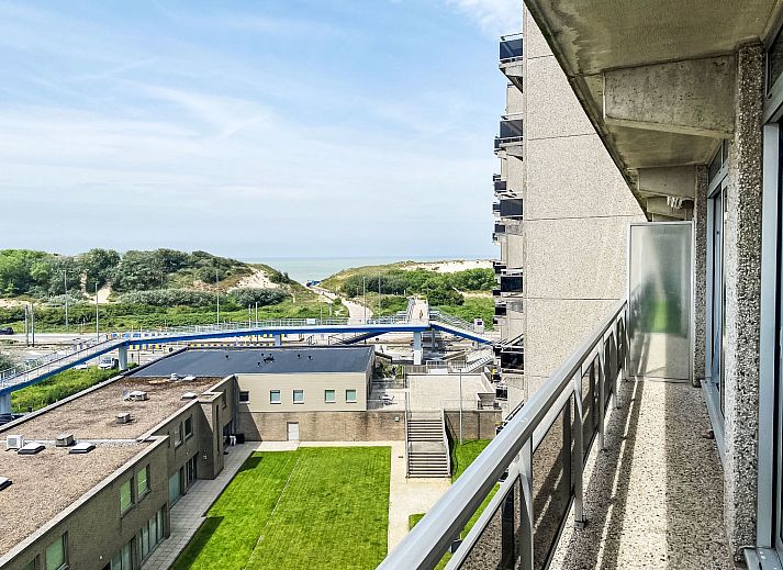 Bright bedroom in Apartment Residentie Astrid, Bredene, Belgian coast, with panoramic views and comfortable furnishings.