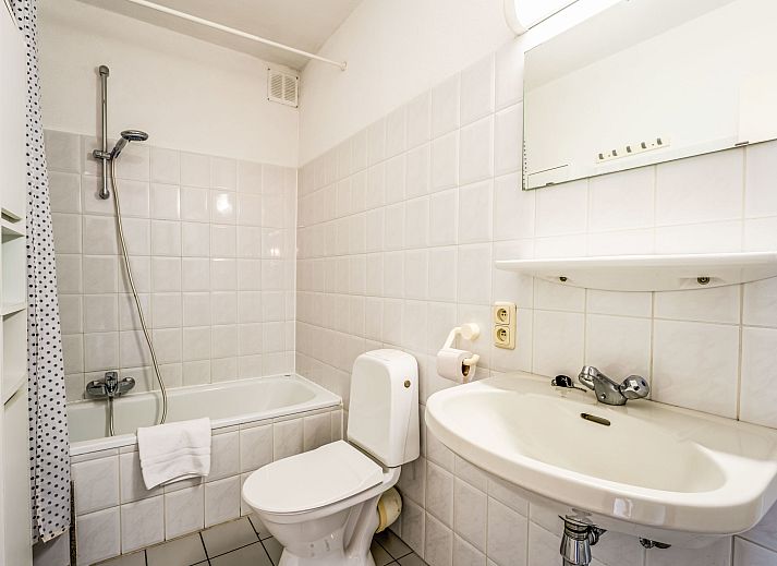 Spacious and bright living room of Apartment Zeewind II A 11 in Bredene on the Belgian coast, ideal vacation accommodation with modern furnishings.