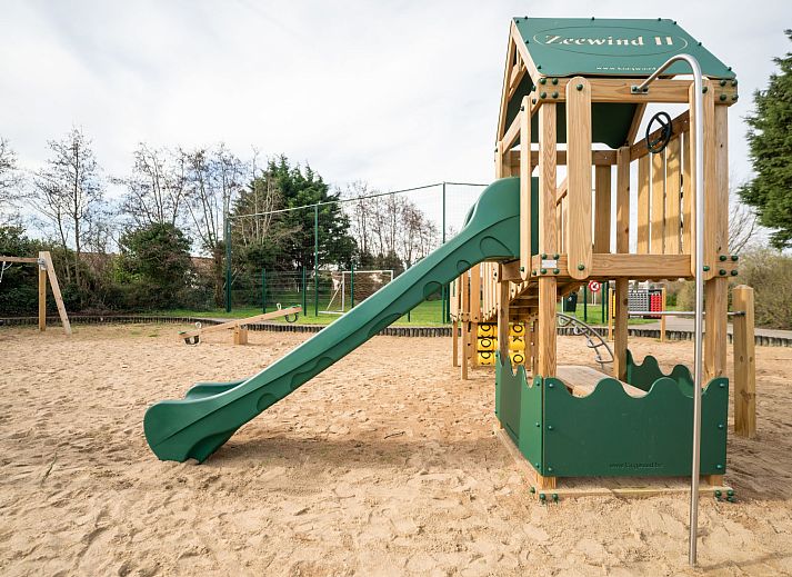 Modern kitchen in Apartment Zeewind II A 11, Bredene, Belgian coast, with bright decor and comfortable interior space.