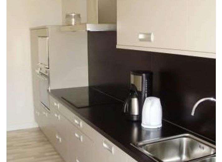 Cozy living room in the child-friendly vacation apartment in Bredene, Belgian coast, with comfortable seating area.