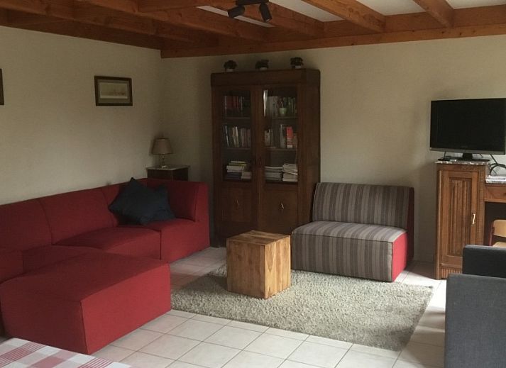 Ruim terras van Vakantiehuis Duinhoevelaan, Bredene-aan-Zee, perfect voor ontspanning aan de Belgische kust.