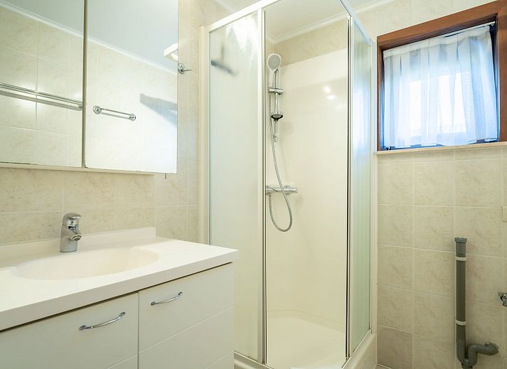 Geniessen Sie die sonnige Terrasse des Ferienhauses Vissershuisje 9/18 in Bredene, Belgische Kueste, Belgien, ideal fuer einen erholsamen Urlaub.