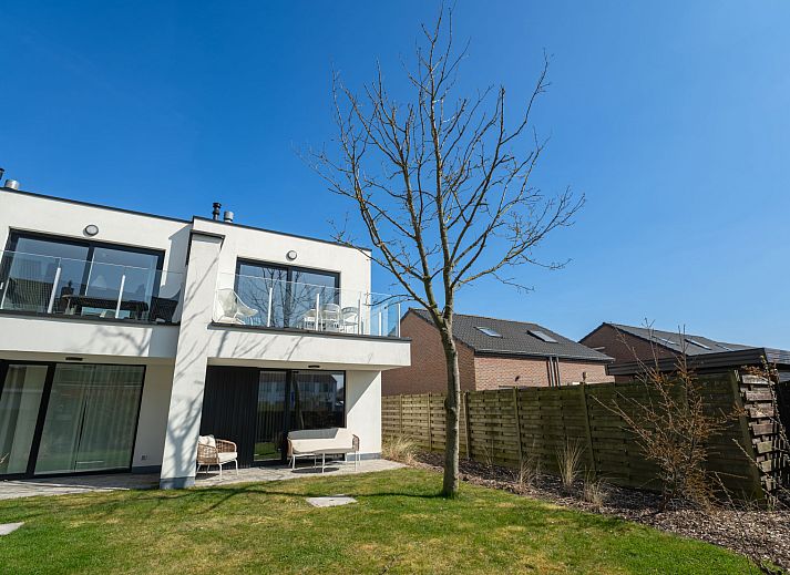 Attraktives Schlafzimmer im Ferienhaus Green in Bredene an der belgischen Kueste, mit moderner Einrichtung und viel natuerlichem Licht.