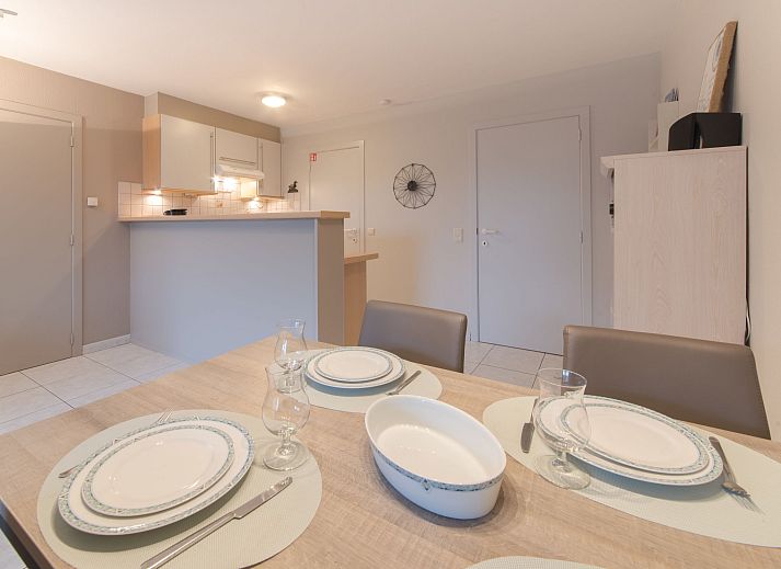 Cozy living room in Apartment De vakantieduinen aan zee, Bredene, Belgian coast, with modern furnishings and comfortable seating area.