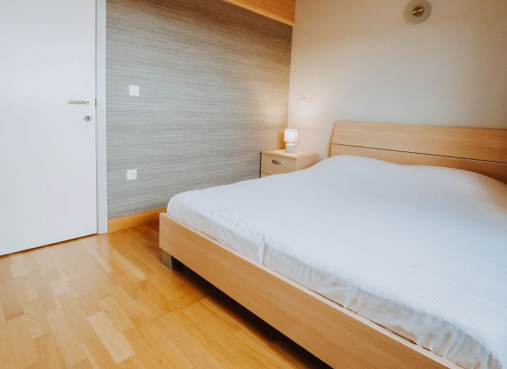 Cozy living room in Apartment De Paddock, Bredene, Belgian coast. Comfortable sitting area with warm decor for a relaxing stay.