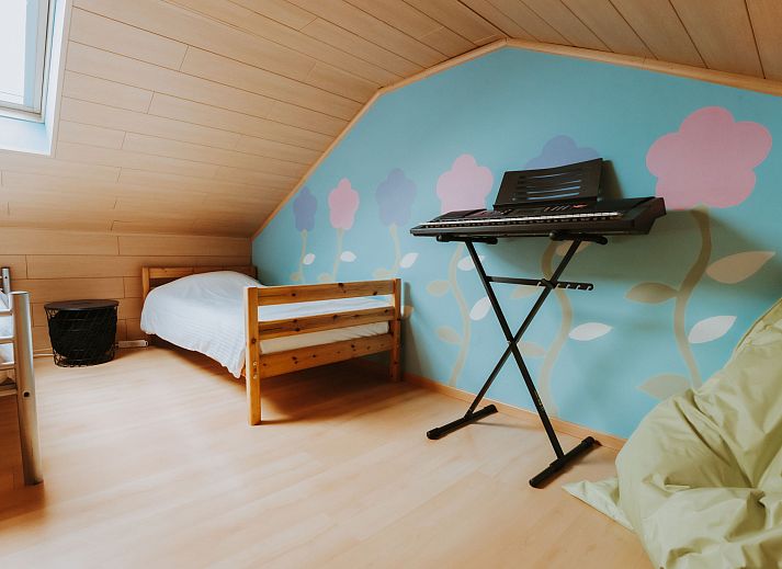 Cozy kitchen and dining area in Apartment De Paddock, Bredene on the Belgian coast, ideal vacation accommodation with modern amenities.