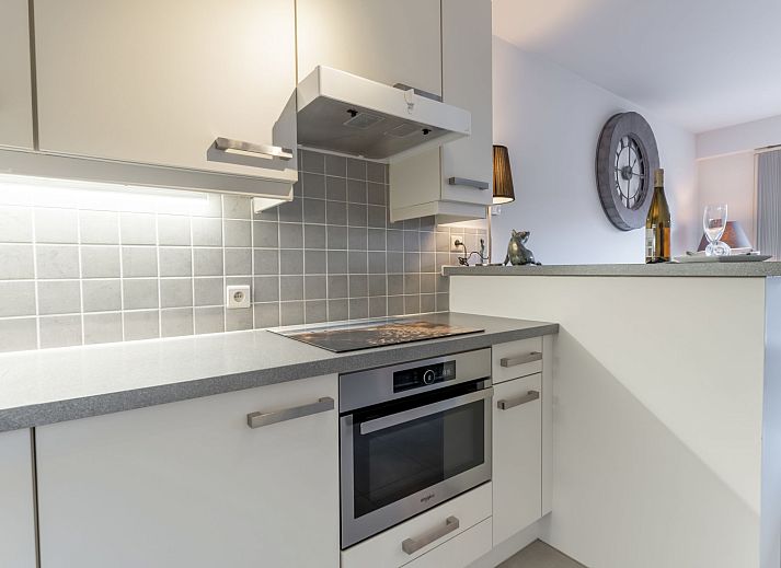 Modern living room and kitchen in Apartment Residentie Zandloper, Bredene, Belgian coast, with spacious sitting area and dining table.
