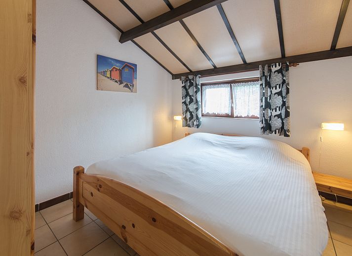 Vakantiehuis Zeewind 145 in Bredene, Belgische kust, biedt een charmante buitenkant met verzorgde tuin en uitnodigend terras.