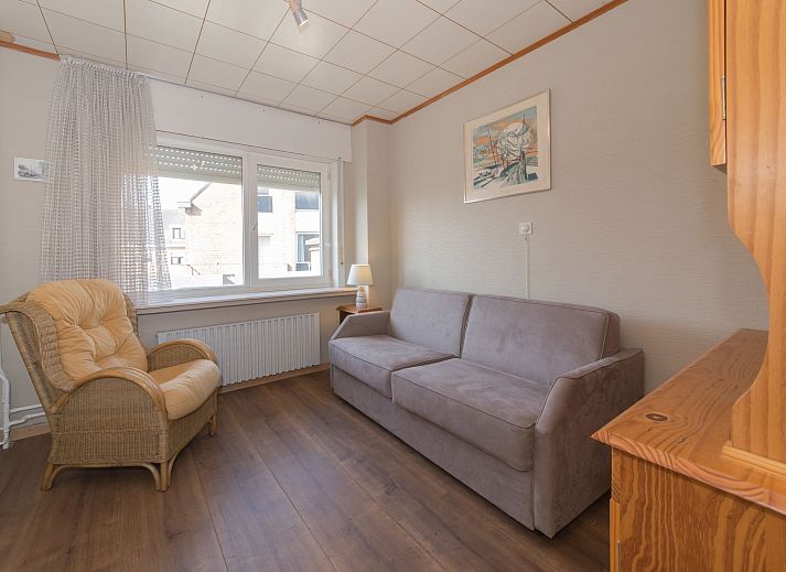 Vakantiehuis Ruiterlaan in Bredene aan de Belgische kust, met zonnig terras en groene tuin, ideaal voor ontspanning.