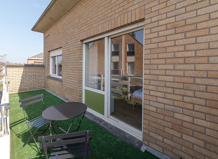 Gezellige woonkamer in Vakantiehuis Ruiterlaan, Bredene aan de Belgische kust. Ideaal vakantiehuis met comfortabele zithoek en sfeervolle inrichting.