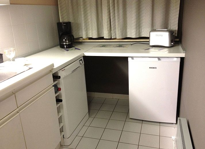 Enjoy the coastal atmosphere at Appartement Wohnung "Wie zu Hause" in Middelkerke, Belgium, overlooking the beach and sea.