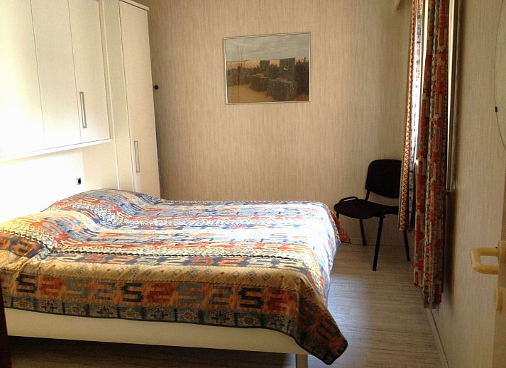 Enjoy the beach at Appartement Wohnung 'Wie zu Hause' in Middelkerke, Belgian coast, ideal for a relaxing vacation by the sea.