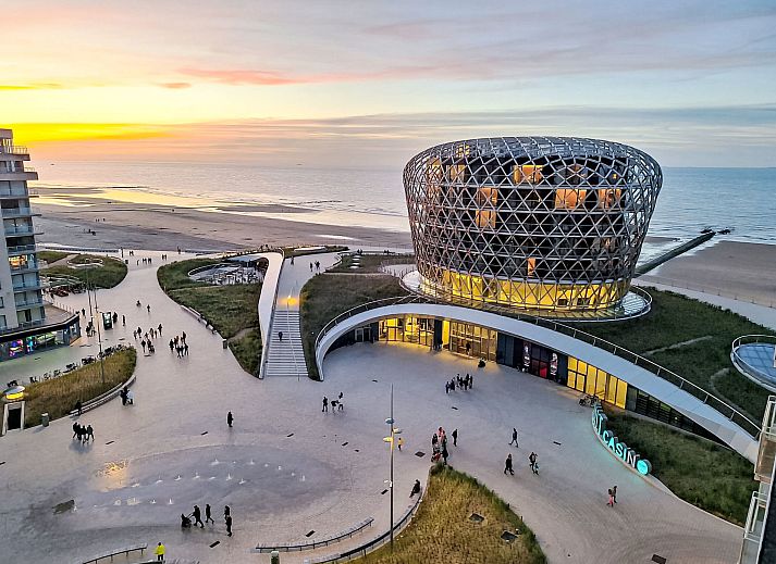 Enjoy stunning coastal views at Apartment Ravenna in Middelkerke, an ideal vacation destination on the Belgian coast.