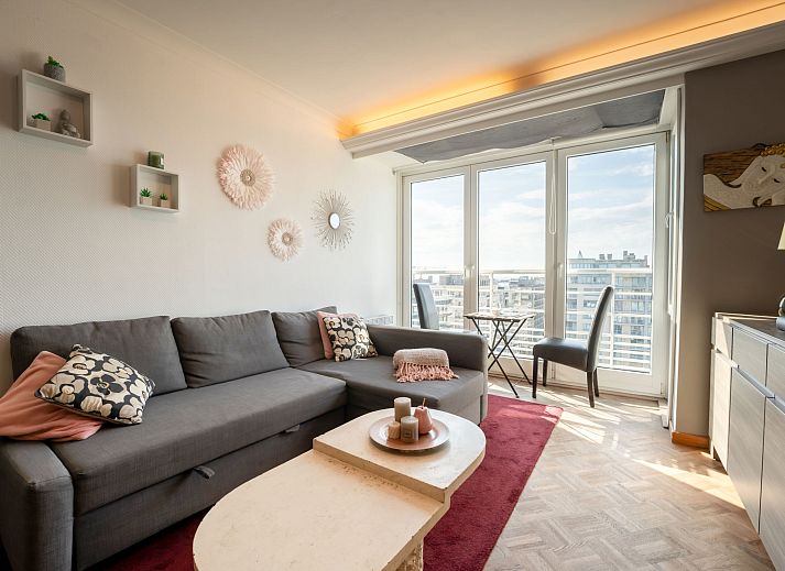 Enjoy stunning coastal views at Apartment Ravenna in Middelkerke, an ideal vacation destination on the Belgian coast.