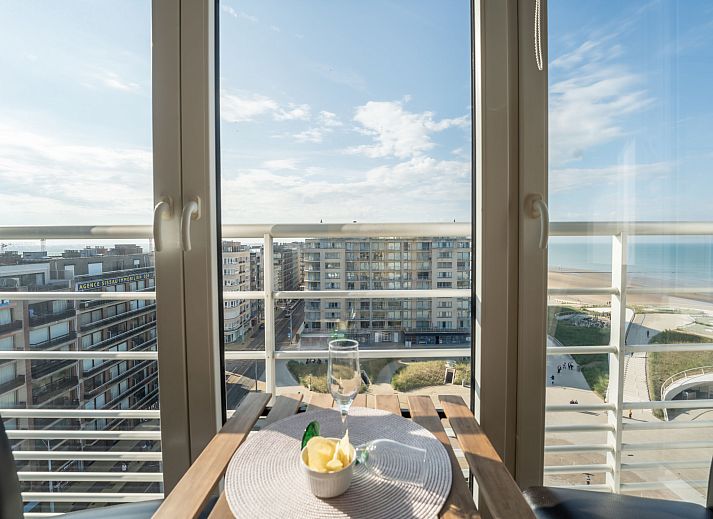 Enjoy stunning coastal views at Apartment Ravenna in Middelkerke, an ideal vacation destination on the Belgian coast.