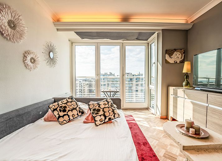 Apartment Ravenna in Middelkerke offers a beautiful sea view from the modern living room on the Belgian coast.
