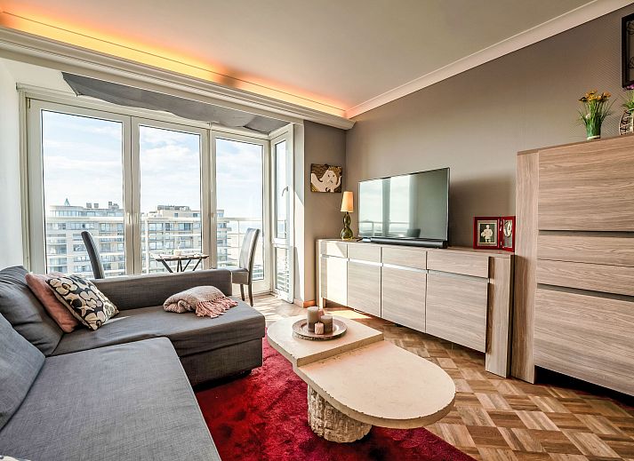 Apartment Ravenna in Middelkerke offers a beautiful sea view from the modern living room on the Belgian coast.