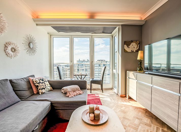 Apartment Ravenna in Middelkerke offers a beautiful sea view from the modern living room on the Belgian coast.