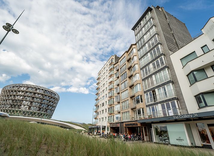 Enjoy the sea view from the balcony of Apartment Ravenna in Middelkerke on the Belgian coast, a perfect vacation rental.