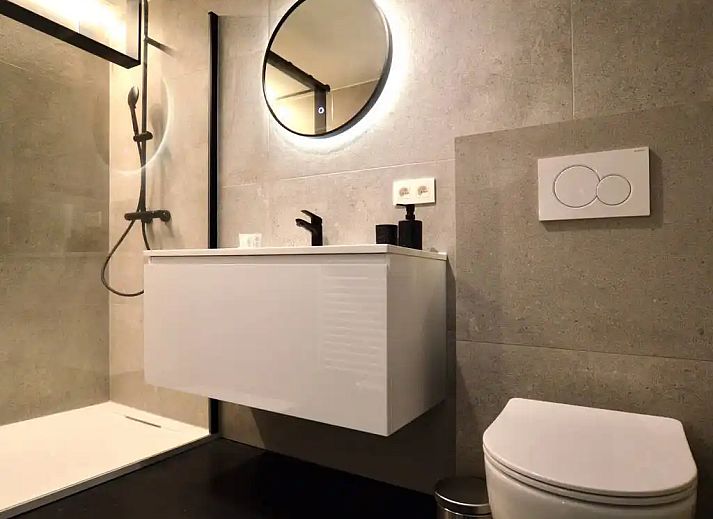 't Silte Apartment with a terrace in Middelkerke offers a modern kitchen on the Belgian coast for a comfortable vacation.