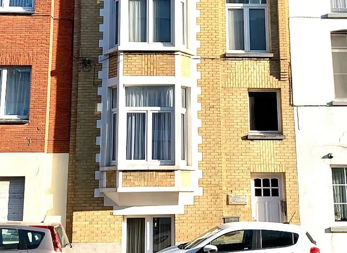 't Silte Apartment with a terrace in Middelkerke offers a modern kitchen on the Belgian coast for a comfortable vacation.