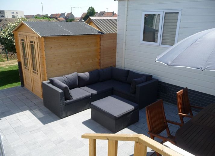 Stylish bathroom with shower in chaletmiddelkerke, mobile home in Middelkerke, Belgium.