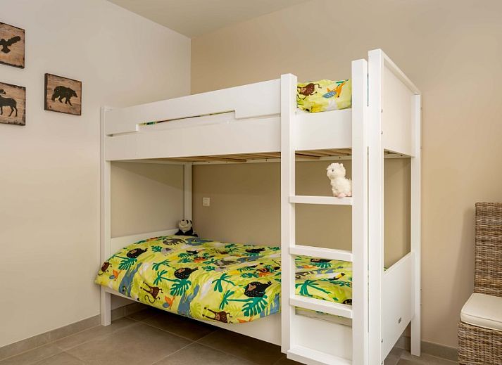 Lichte woonkamer met balkonuitzicht in Park Azur II, appartement aan de Belgische kust in Middelkerke.
