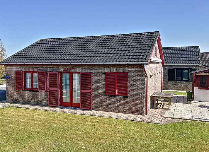 Red Sea vakantiehuis te Middelkerke met charmante bakstenen gevel en terras aan de Belgische kust.