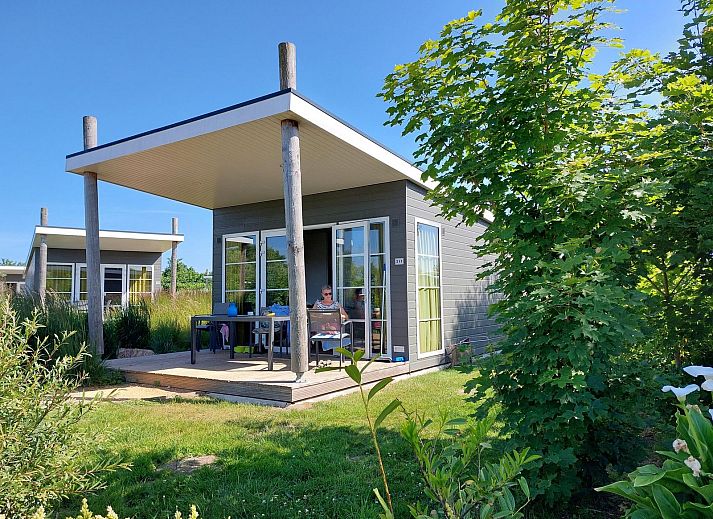 Comfort Lodge in Westende, Belgische kust: gezellige vakantieaccommodatie met veranda, perfect voor hondenliefhebbers, voorzien van airco.