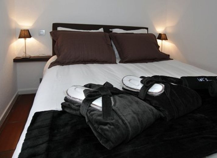 Gezellige woonkamer in Sea Nooz vakantiehuis met open haard, Nieuwpoort, Belgische kust.