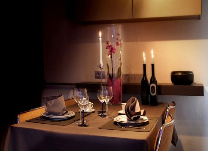 Rustgevende sauna in Sea Nooz glamping lodge, ideaal voor ontspanning in Nieuwpoort, Belgie.