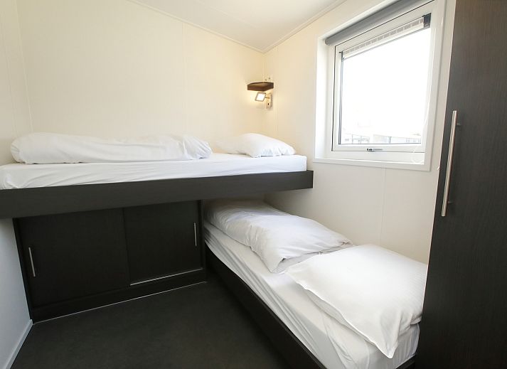 Moderne keuken en eetruimte in Premium Lodge I 6 personen, Nieuwpoort, Belgische kust, ideaal vakantiehuis voor gezinnen.