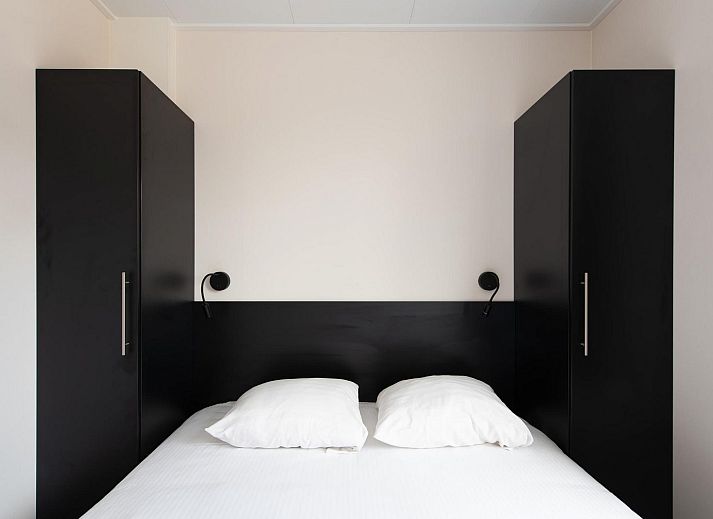 Gezellige binnenruimte van Wood Lodge in Nieuwpoort, Belgische kust. Comfortabel vakantiehuis met moderne inrichting en airco, honden welkom.