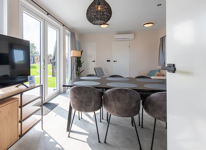 Geniet van een ontspannen verblijf in de Wood Lodge, Nieuwpoort. Comfortabele binnenruimte met airco waar honden welkom zijn.