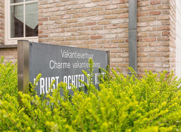 Moderne keuken in Rust achter de Kust, een vakantiehuis in Nieuwpoort aan de Belgische kust, voorzien van alle gemakken.