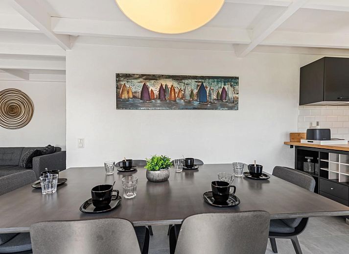 Verfrissend zwembad bij vakantiehuis Nieuwendamme 008 in Nieuwpoort, Belgische kust, ideaal voor ontspanning en plezier in de buitenlucht.