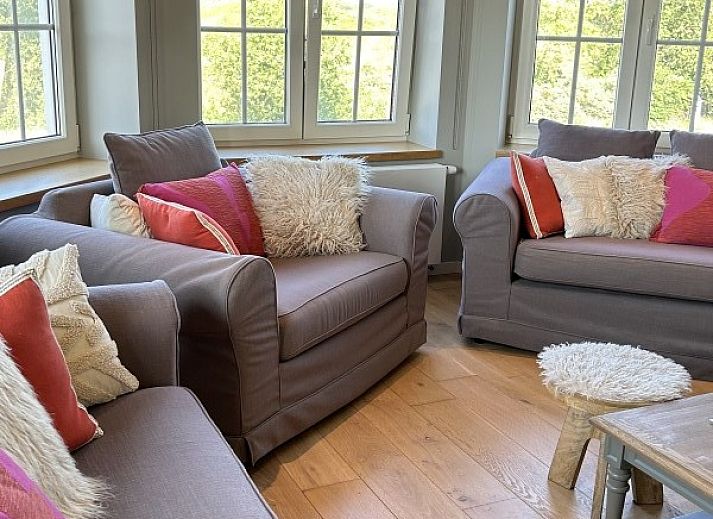 Gezellige slaapkamer in Villa Z' Evita, Nieuwpoort, met uitzicht op de Belgische kust.