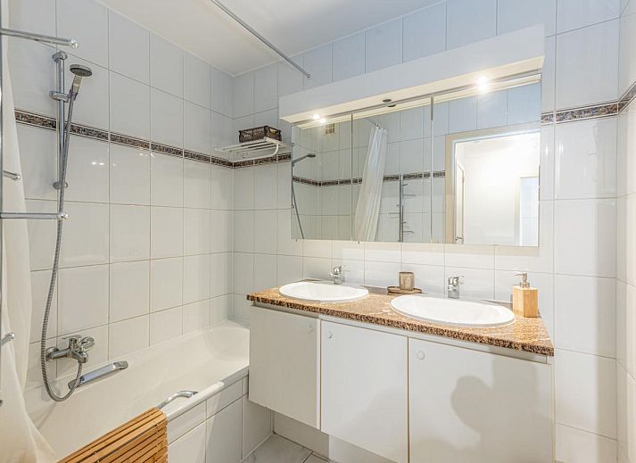 Geniet van het uitzicht vanaf het balkon van vakantiehuis Reigersnest in Nieuwpoort aan de Belgische kust.
