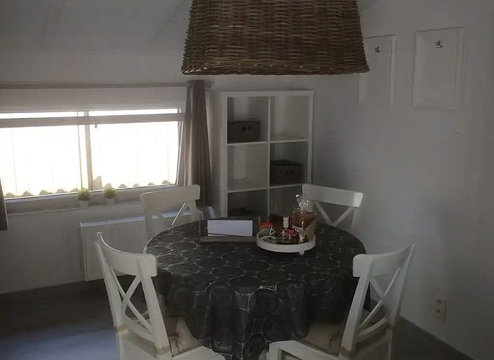 Entspannen Sie sich auf der sonnigen Terrasse von "Het Toeval" in Oostduinkerke, einem charmanten Ferienhaus an der belgischen Kueste.