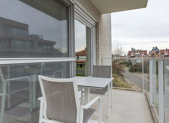 Concha - luxurioeses Apartment mit 2 Schlafzimmern und Meerblick in Oostduinkerke an der belgischen Kueste. Modernes Gebaeude mit grosszuegigen Balkonen und Blick auf die Duenen.