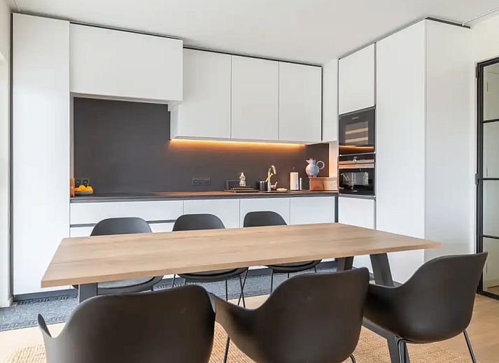 Concha - luxurioeses Apartment mit 2 Schlafzimmern und Meerblick in Oostduinkerke an der belgischen Kueste. Modernes Gebaeude mit grosszuegigen Balkonen und Blick auf die Duenen.