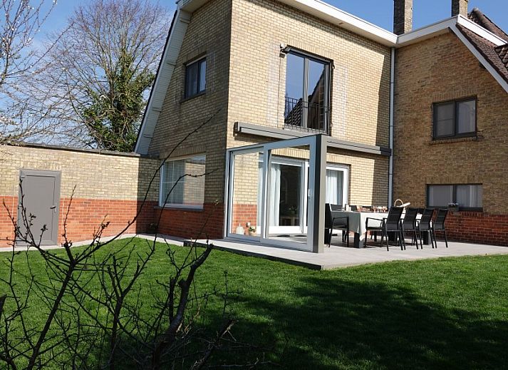 Geraeumiges Wohnzimmer in der Villa 't mezennestje, Ferienhaus in Oostduinkerke, ideal fuer Entspannung an der belgischen Kueste.