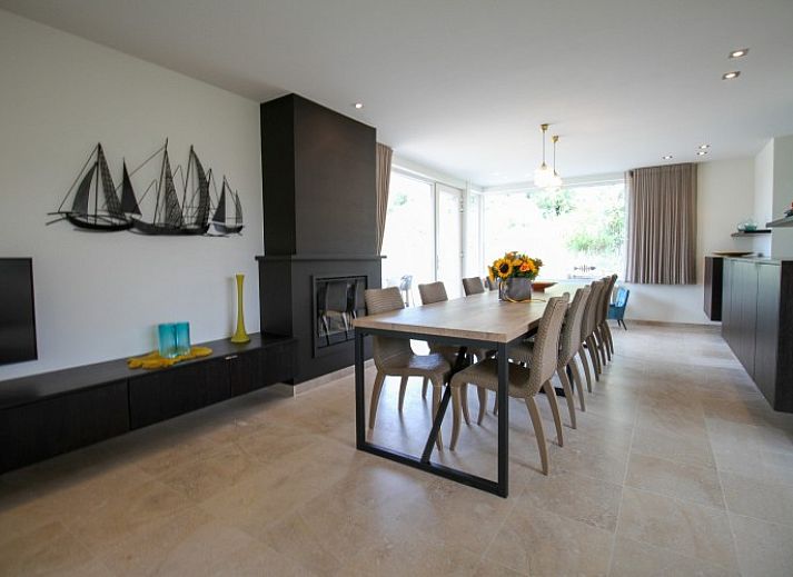 Duinvilla amuZee in Oostduinkerke, ein charmantes Ferienhaus an der belgischen Kueste mit grossem Garten und moderner Architektur.